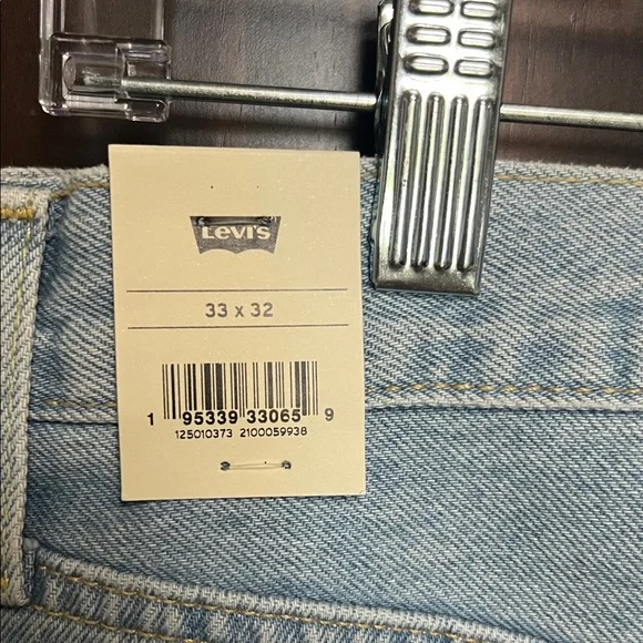 Levi's Women's High Rise Light Blue Jeans - Picture 4 of 8